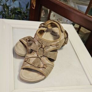 Earth Origins Beige Strappy Sandals Women's Size 8.5